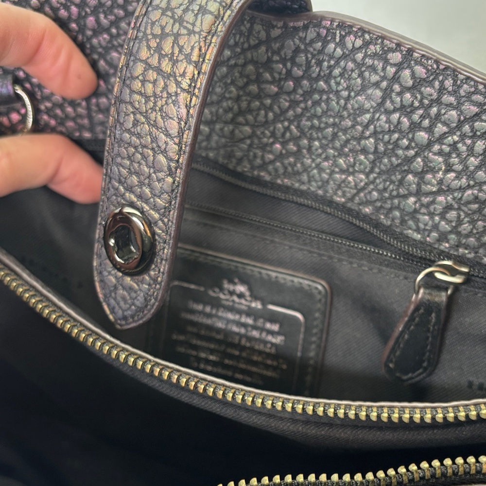 Coach Mercer Satchel 24 crafted in textured hologram leather RARE color shift - Picture 6 of 6
